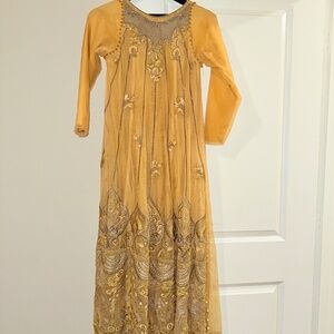 Tena Durrani outfit formal shirt and dupatta
